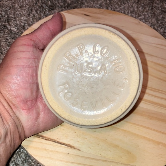 Robinson Ransbottom USA Cream Bowl with Red and Green Festive Berry Design - Picture 3 of 4